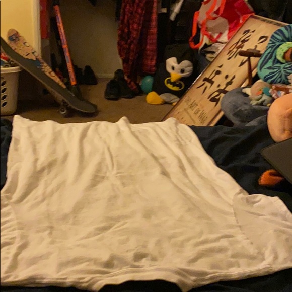 White shirt - Picture 3 of 4